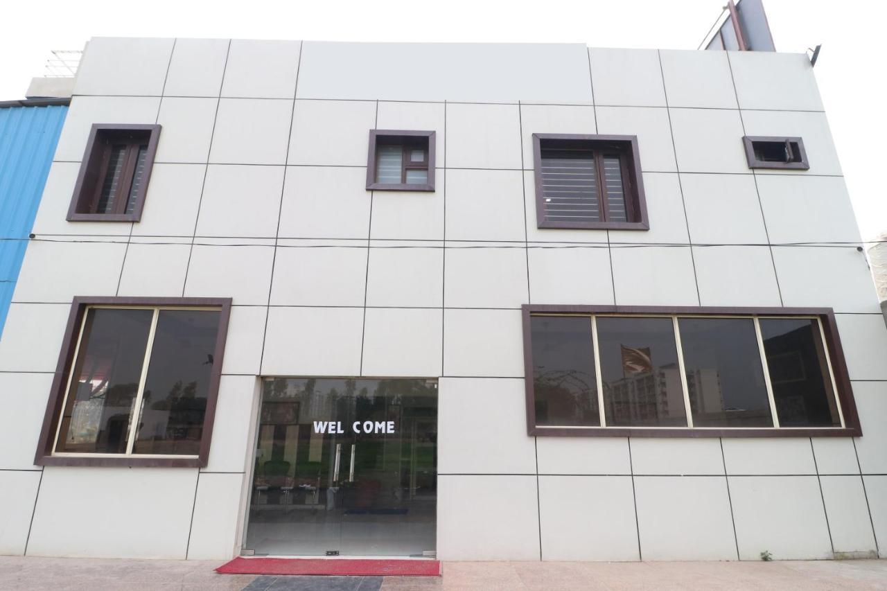 Oyo 28338 New Life Ξενοδοχείο Banur Εξωτερικό φωτογραφία